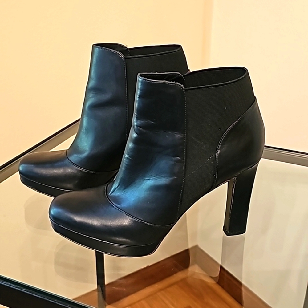 Via Spiga black leather booties, size 8,4inc heel